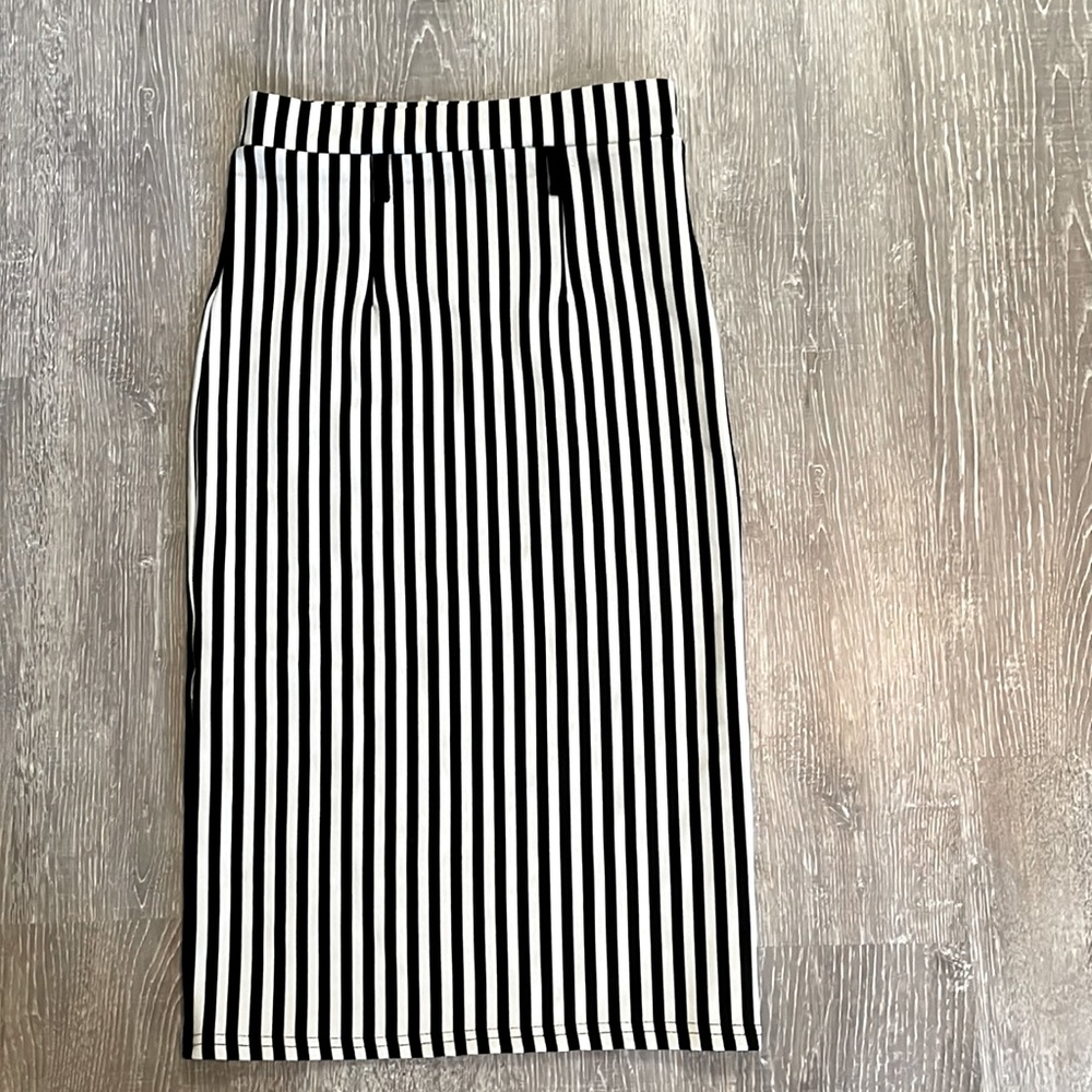 EVITA high-waisted / a-line, size 8 petite striped skirt